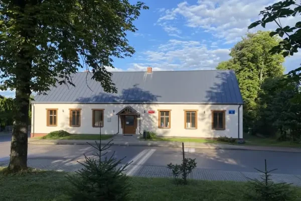 Biblioteka w Wiżajnach po termomodernizacji – otwarcie we wrześniu