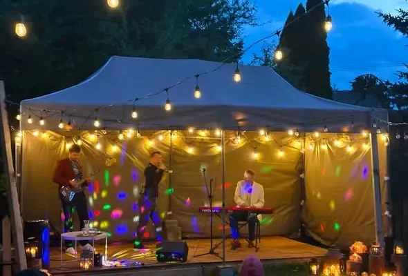 Koncert Piano Blues Band mimo braku prądu – wieczór pełen emocji