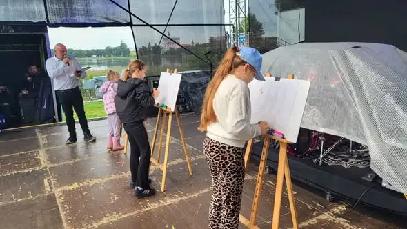 Pożegnanie Lata w Starym Folwarku: koncerty i konkursy dla mieszkańców
