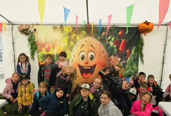 Dzień Ziemniaka w „Atenach Niegreckich” – klasy 1b i 1c świętowały na wesoło