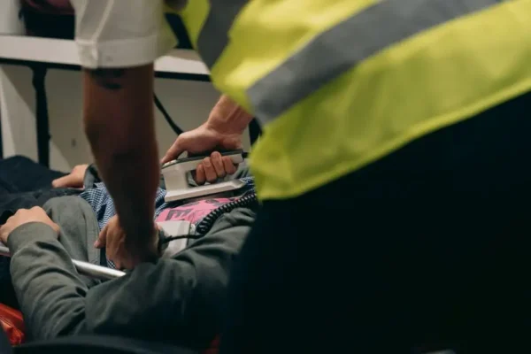 Porażenie prądem w Rospudzie – mężczyzna trafił do szpitala