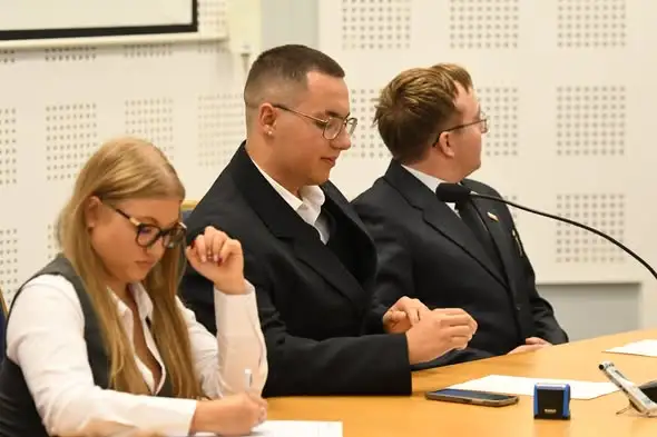 Suwałki: nowi radni Młodzieżowej Rady Miasta złożyli ślubowanie