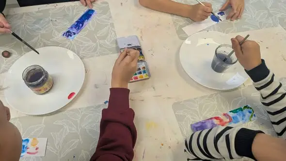 Klasa 3d odkrywa tajniki akwareli w Starej Łaźni