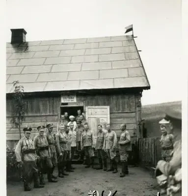 Historia w kadrze: żołnierze KOP w Grzybinie na fotografii z lat 30.