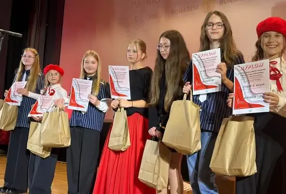 Uczennice z Suwałk nagrodzone na festiwalu piosenki patriotycznej w Morągu