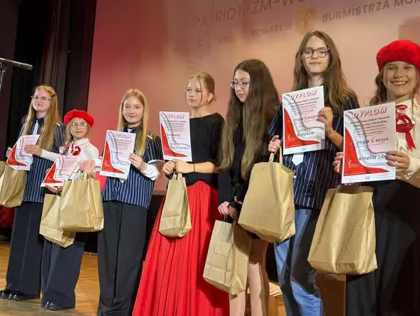 Uczennice z Suwałk nagrodzone na festiwalu piosenki patriotycznej w Morągu
